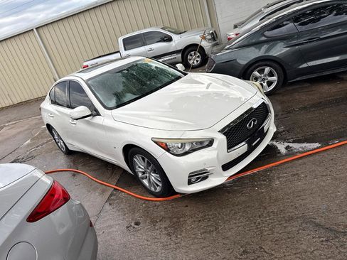 Used 2015 INFINITI Q50 Premium w/ Deluxe Touring Package image 2