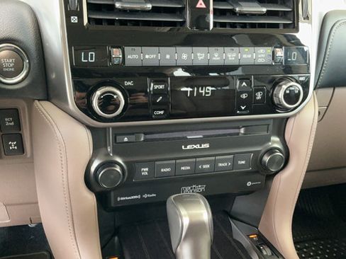Used 2023 Lexus GX 460 Luxury AWD/4WD image 17