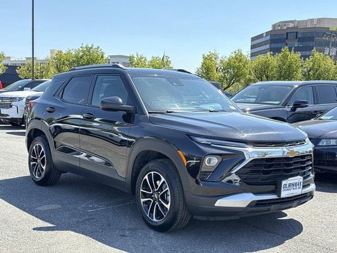 Used 2025 Chevrolet TrailBlazer LT image 1