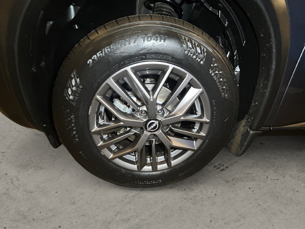 Used 2023 Nissan Rogue S AWD/4WD image 14