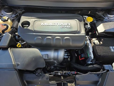 Used 2018 Jeep Cherokee Latitude w/ Cold Weather Group image 13