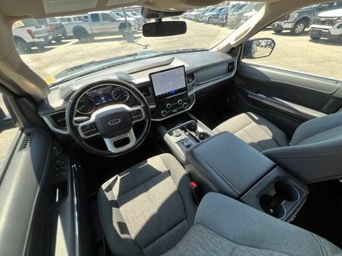 Used 2023 Ford Expedition XLT AWD/4WD image 16