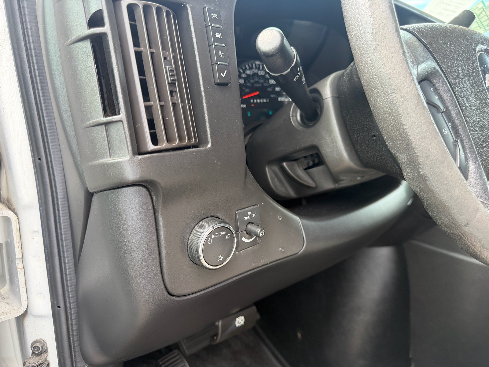 Used 2018 Chevrolet Express 3500 LT w/ LT Preferred Equipment Group RWD image 18