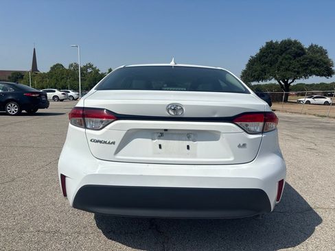 Used 2024 Toyota Corolla LE FWD image 5
