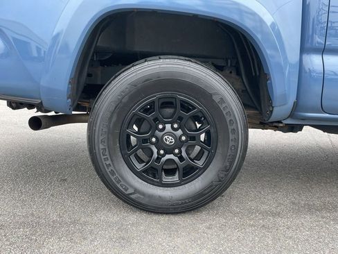 Used 2019 Toyota Tacoma SR5 AWD/4WD image 12