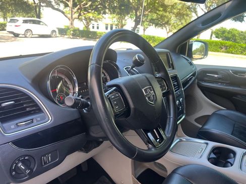 Used 2018 Dodge Grand Caravan SXT FWD image 20