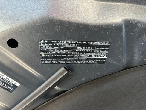 Used 2025 Nissan Rogue SV FWD image 28