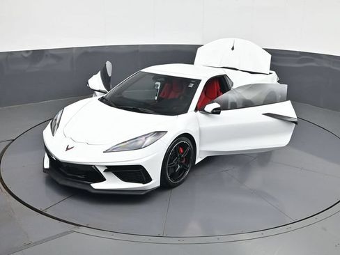 Used 2025 Chevrolet Corvette Stingray Preferred Conv w/ 2LT RWD image 30