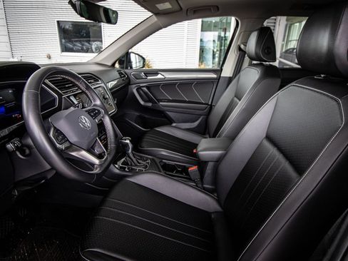 Certified 2024 Volkswagen Tiguan SE FWD image 23