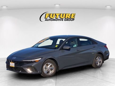Used 2025 Hyundai Elantra SE FWD image 10