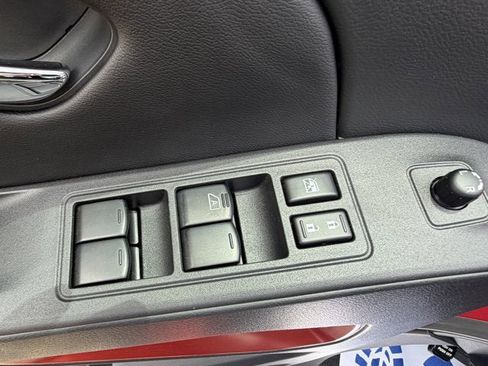 Used 2025 Nissan Frontier PRO-4X w/ Pro Convenience Package AWD/4WD image 9