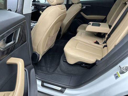 Used 2025 Audi Q8 Premium w/ Black Optic Package image 23