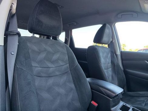 Used 2016 Nissan Rogue SV FWD image 28