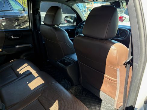 Used 2019 Toyota Tacoma Limited AWD/4WD image 23