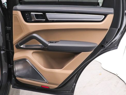 Used 2022 Porsche Cayenne Turbo image 19
