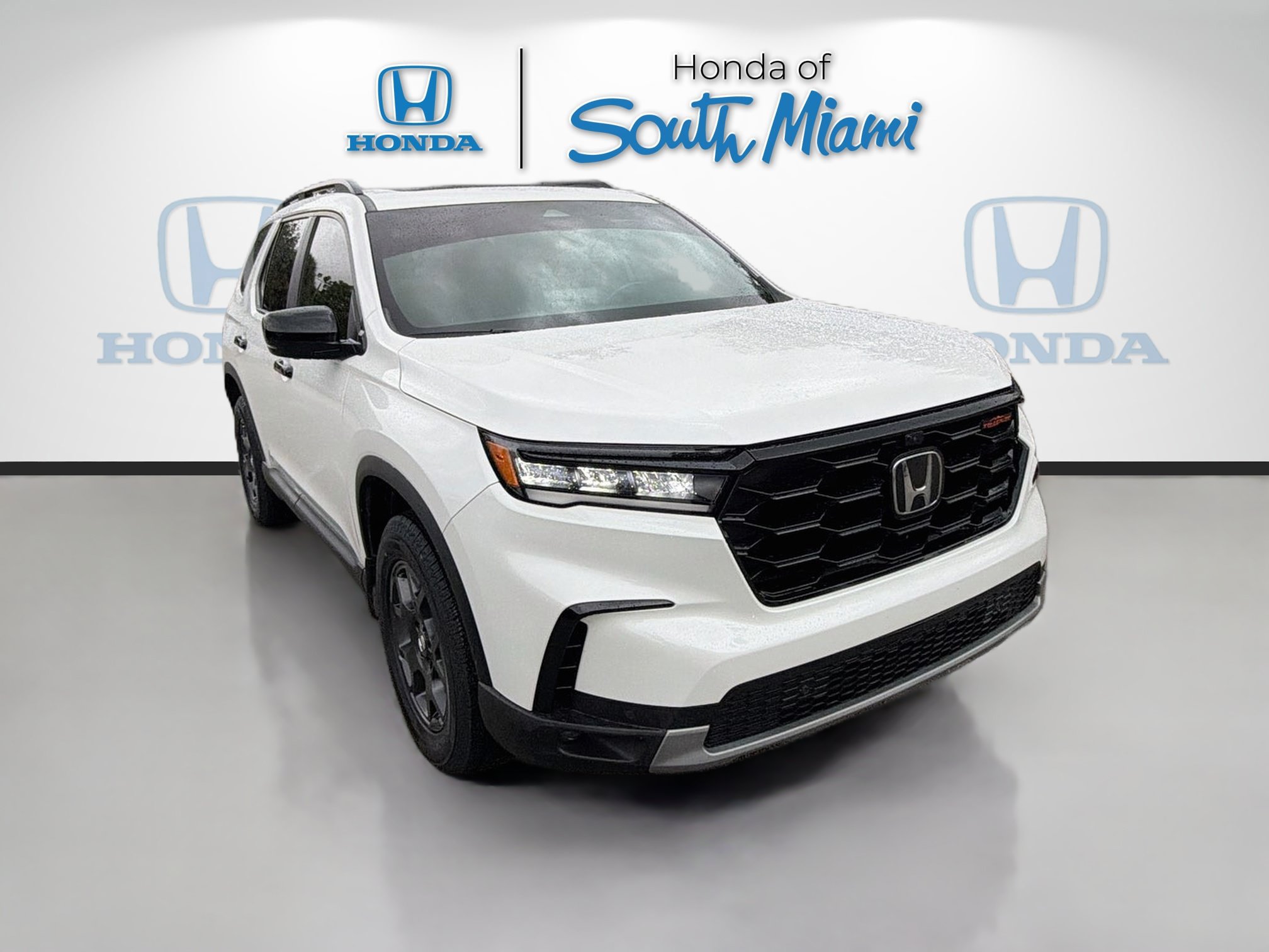 Used 2025 Honda Pilot TrailSport image 1