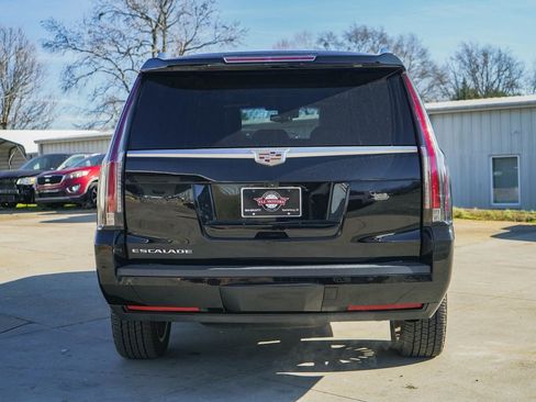 Used 2018 Cadillac Escalade Platinum image 29