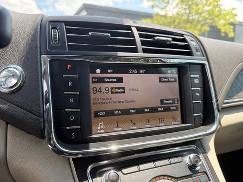 Used 2019 Lincoln Continental Select FWD image 37