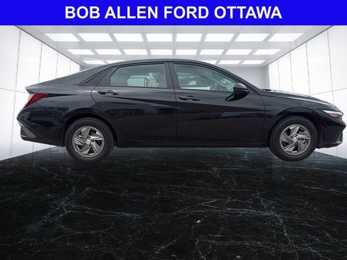 Used 2025 Hyundai Elantra SE FWD image 6
