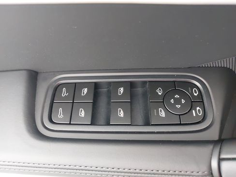 Certified 2026 Porsche Cayenne AWD/4WD image 30