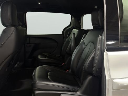 Used 2024 Chrysler Pacifica Limited FWD image 25