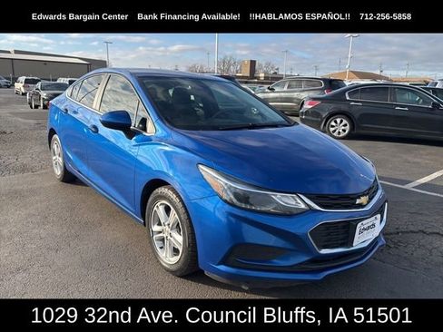 Used 2018 Chevrolet Cruze LT w/ Convenience Package image 2