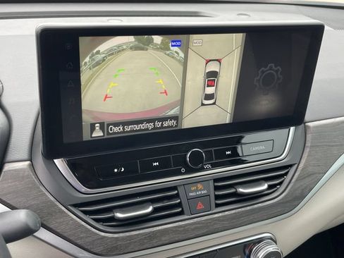 Used 2024 Nissan Altima 2.5 SL FWD image 18