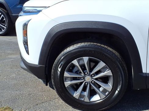 Used 2025 Chevrolet Equinox LT w/ Convenience Package II image 6