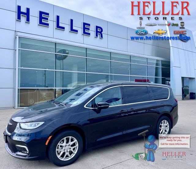 Used 2025 Chrysler Pacifica Select FWD image 1