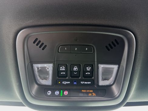 Used 2023 Chevrolet Traverse RS AWD/4WD image 12