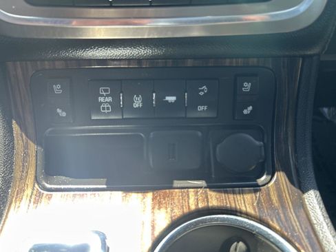 Used 2015 GMC Acadia Denali AWD/4WD image 22