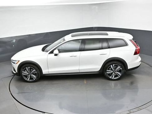New 2026 Volvo V60 B5 Cross Country Plus w/ Climate Package AWD/4WD image 46
