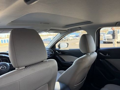 Used 2014 MAZDA MAZDA3 i Touring w/ Technology Package image 5
