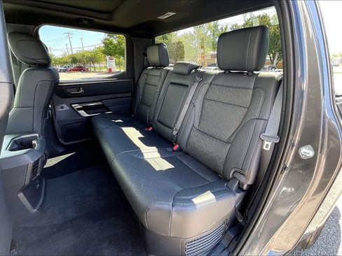 Used 2025 Toyota Tundra Limited AWD/4WD image 31