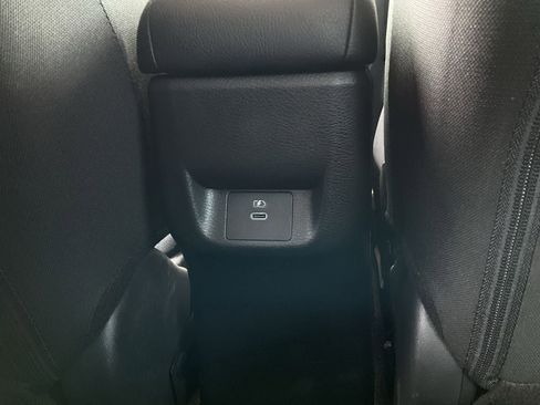 Used 2025 Nissan Versa SV FWD image 10