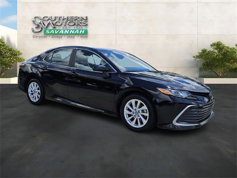 Used 2023 Toyota Camry LE image 7