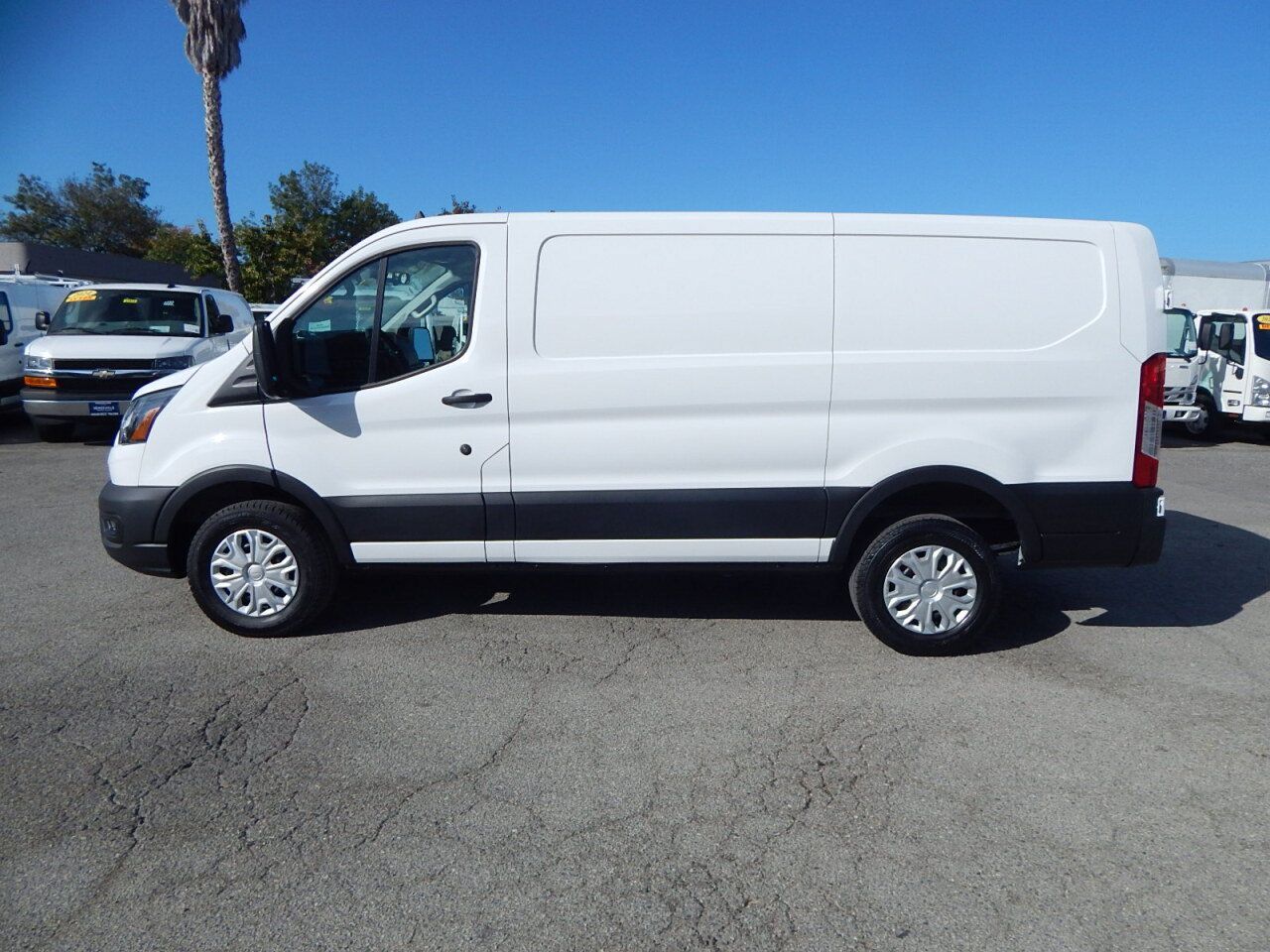 Used 2025 Ford Transit 250 Low Roof w/ Exterior Upgrade Package RWD image 5
