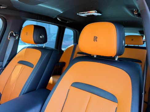 Used 2023 Rolls-Royce Cullinan Black Badge w/ Dark Exterior Package AWD/4WD image 34