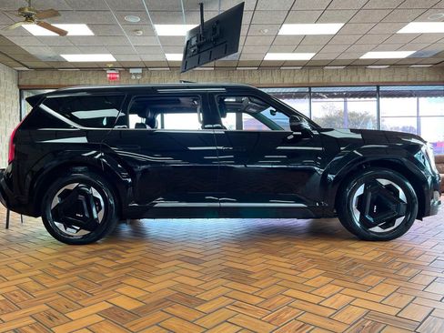 Used 2024 Kia EV9 Land image 9