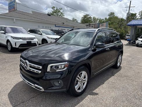 Used 2021 Mercedes-Benz GLB 250 w/ Premium Package image 3
