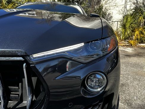 Used 2021 Maserati Levante image 6