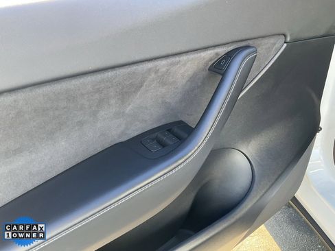 Used 2022 Tesla Model Y Performance image 21