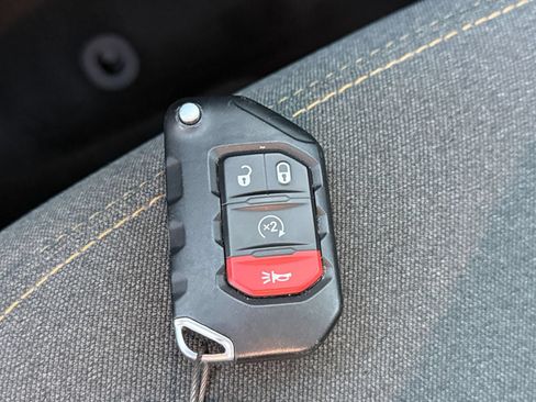 Used 2025 Jeep Wrangler Unlimited Sahara AWD/4WD image 21