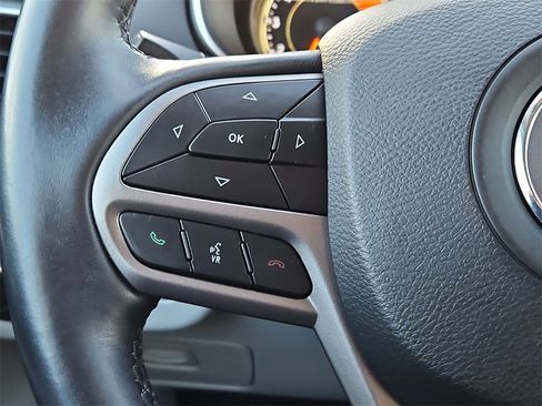 Used 2019 Jeep Cherokee Limited image 26