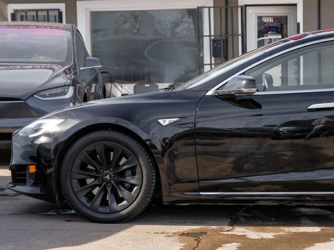 Used 2016 Tesla Model S 70D image 17