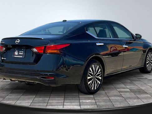 Used 2025 Nissan Altima 2.5 SV FWD image 7