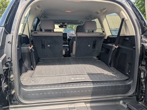 Used 2022 Lexus GX 460 Premium w/ Accessory Package AWD/4WD image 9