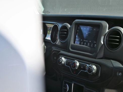 Used 2021 Jeep Wrangler Unlimited Sport AWD/4WD image 15
