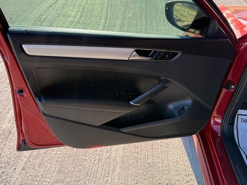 Used 2019 Volkswagen Passat 2.0T Wolfsburg image 17