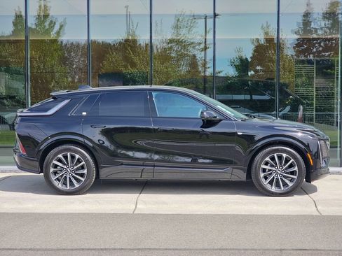 New 2026 Cadillac Lyriq Sport AWD/4WD image 6
